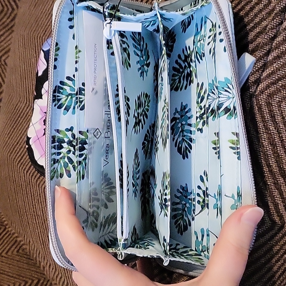 Vera Bradley RFID Accordian Wrislet - Picture 3 of 5